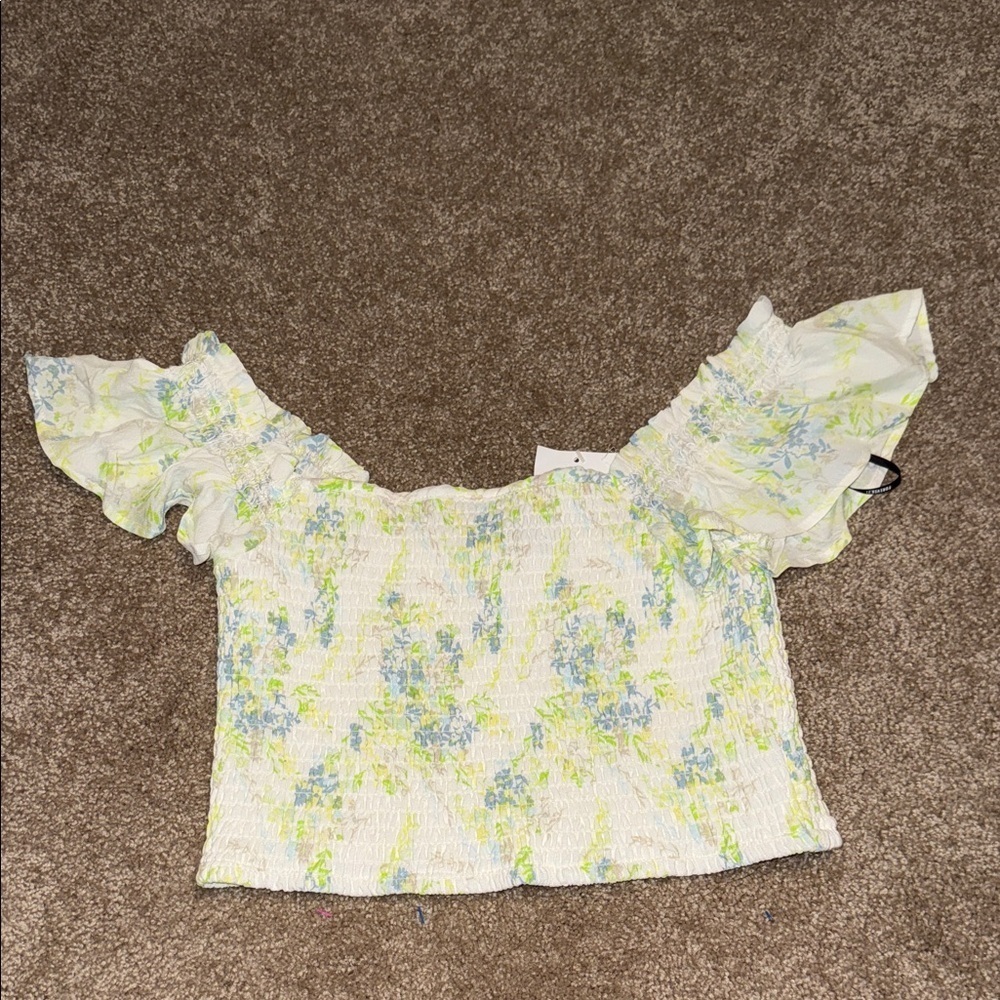 Forever 21 Floral Ruffle Sleeve Blouse - White and Green - NWT. B10